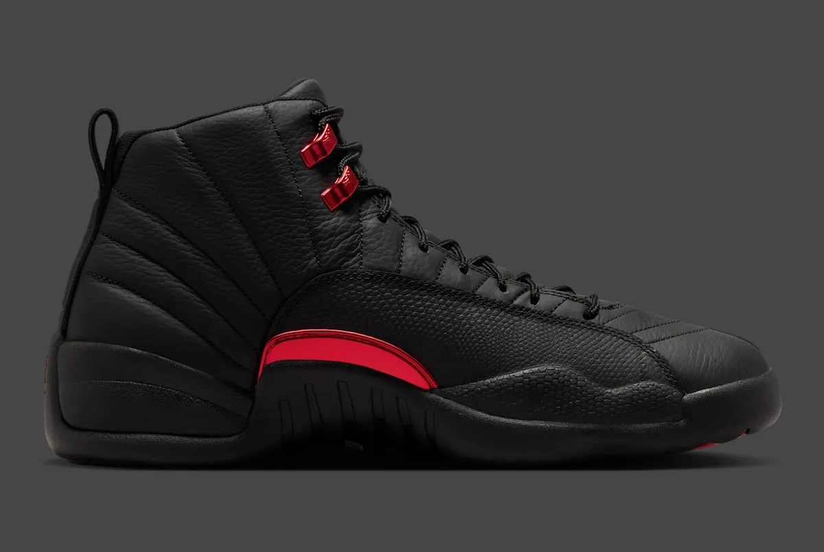 Air Jordan 12 Bloodline vista del par completo