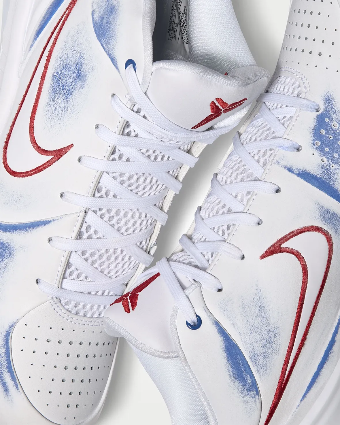 Vista del par Nike Kobe 4 Protro Draft Day