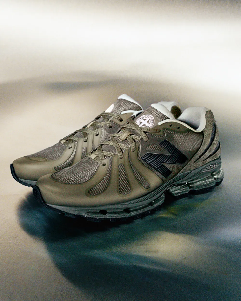 Vista detallada de la Stone Island x New Balance 1890
