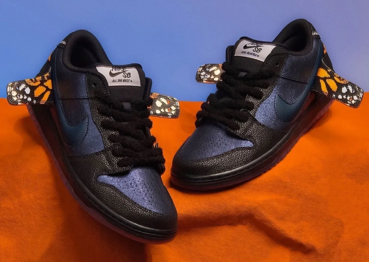 Vista completa de la Bluetile x Nike SB Dunk Low